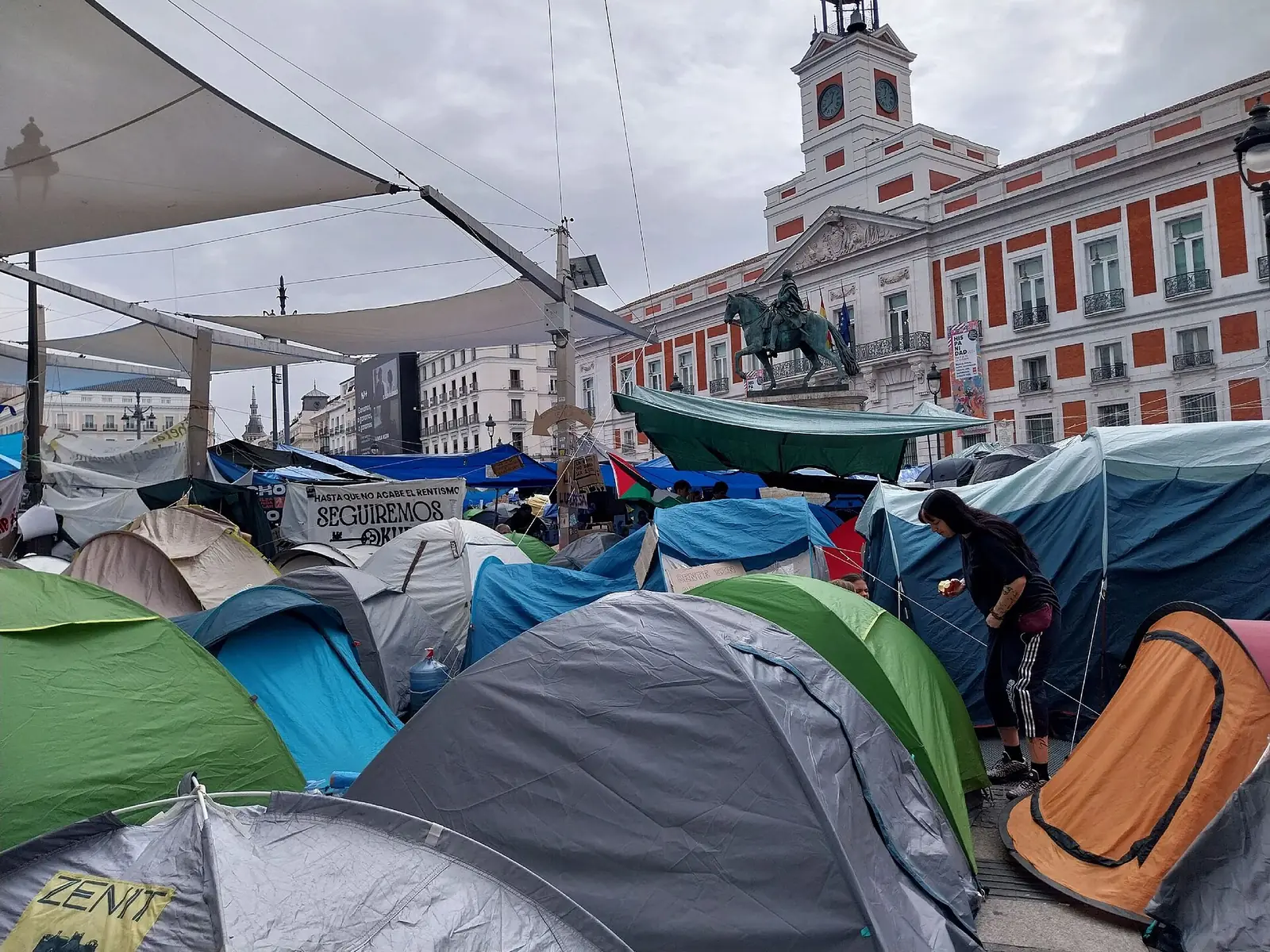 A protest camp against evictions and for the right to housing in Madrid's Puerta del Sol, September 30, 2026.