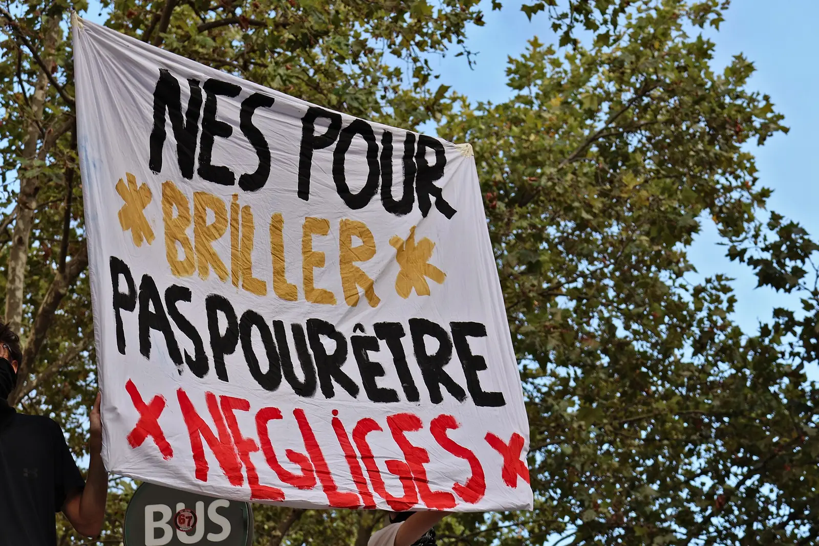 A banner at the high school students' march in Paris on 6 October 2026.
