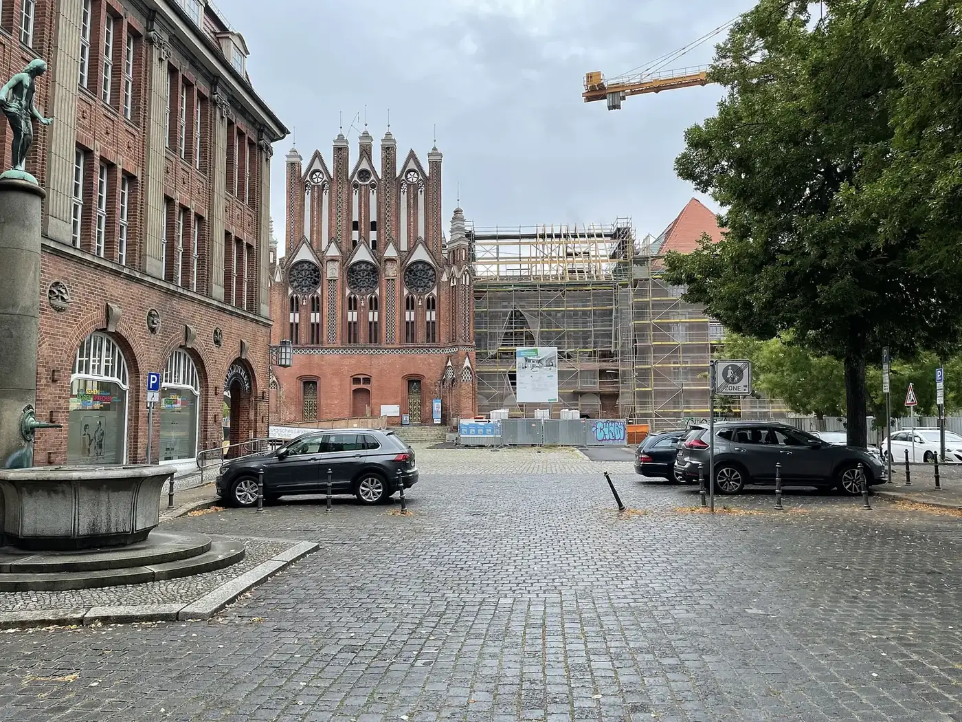 File photo: the town hall of Frankfurt (Oder), where security talks are to start on October 27, photographed in 2022.